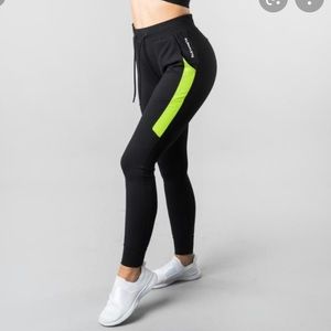 Alphalete Premium V2 Jogger Black/Volt